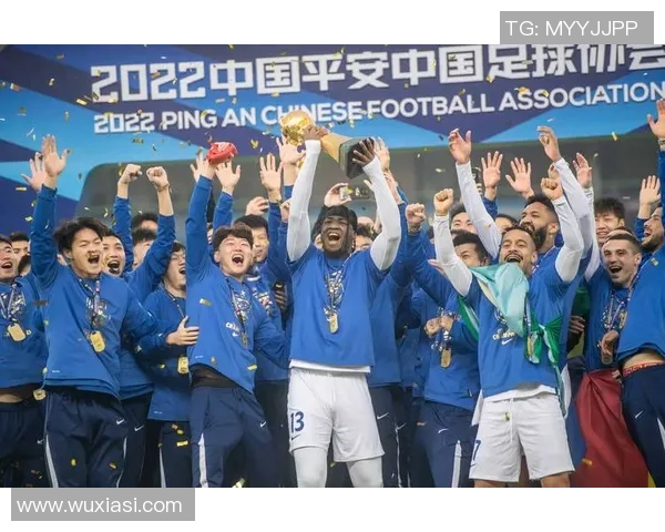 武汉足球队逆袭之路揭秘：从低谷到巅峰的奋斗与荣耀